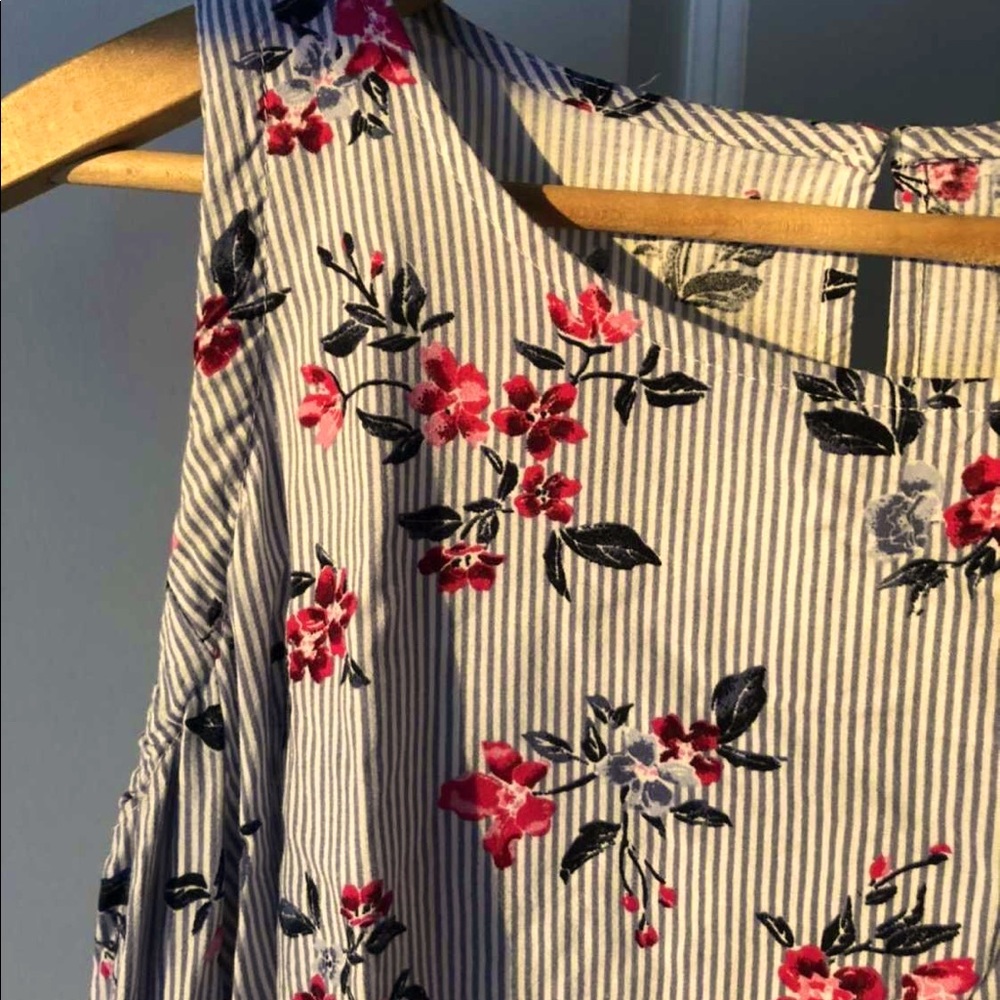 Ardene cold shoulder/off shoulder floral top.